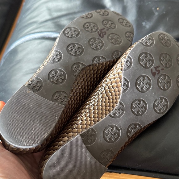 Tory Burch Brown Textured Flats with Gold Emblem - Picture 5 of 9